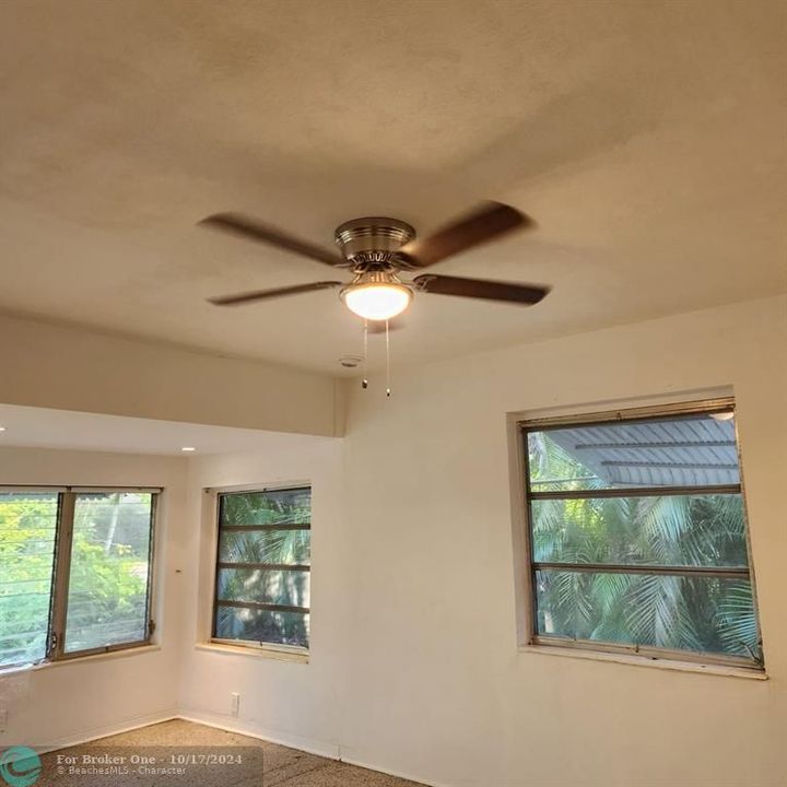 For Sale: $619,900 (2 beds, 1 baths, 1221 Square Feet)