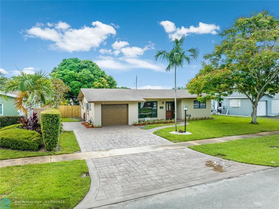 Recently Sold: $699,000 (3 beds, 2 baths, 1953 Square Feet)