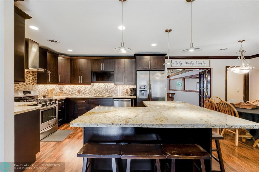 Recently Sold: $699,000 (3 beds, 2 baths, 1953 Square Feet)