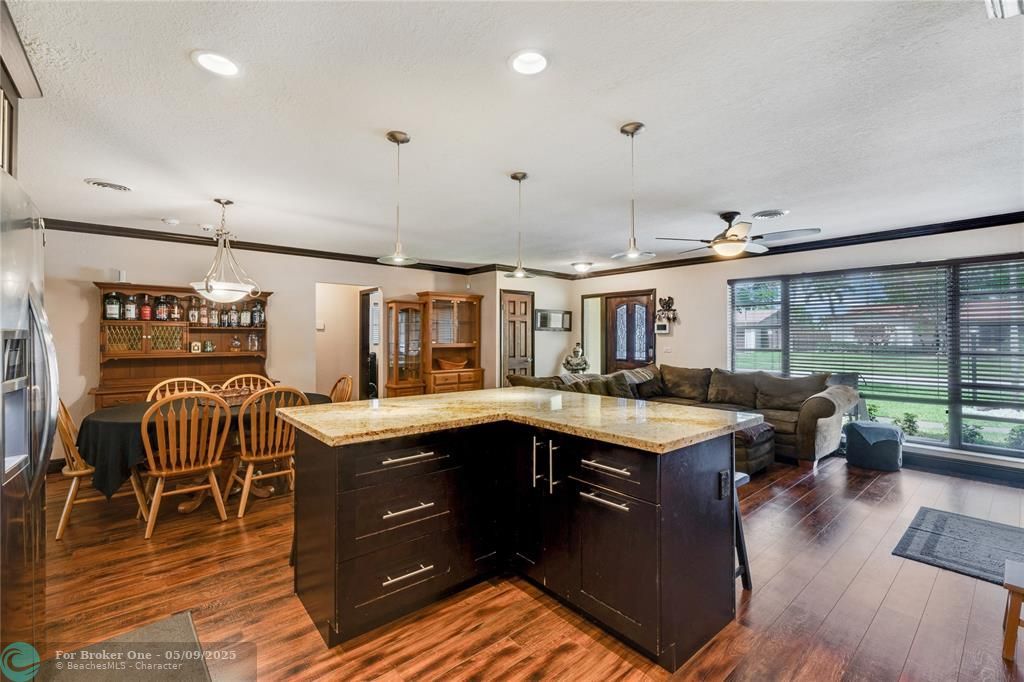 Recently Sold: $699,000 (3 beds, 2 baths, 1953 Square Feet)