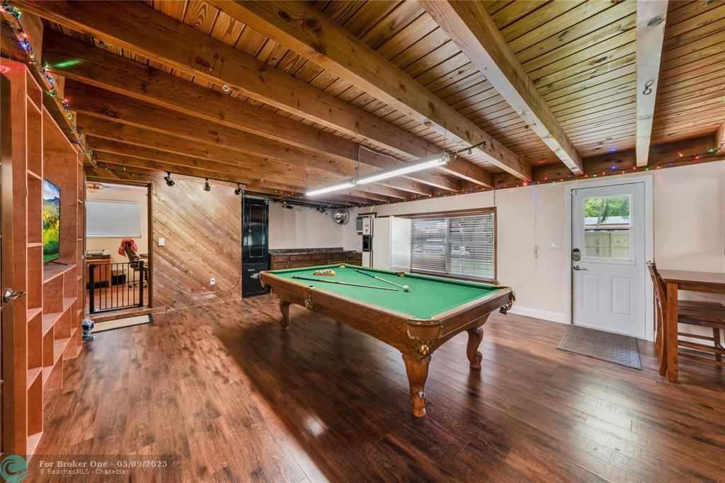 Recently Sold: $699,000 (3 beds, 2 baths, 1953 Square Feet)