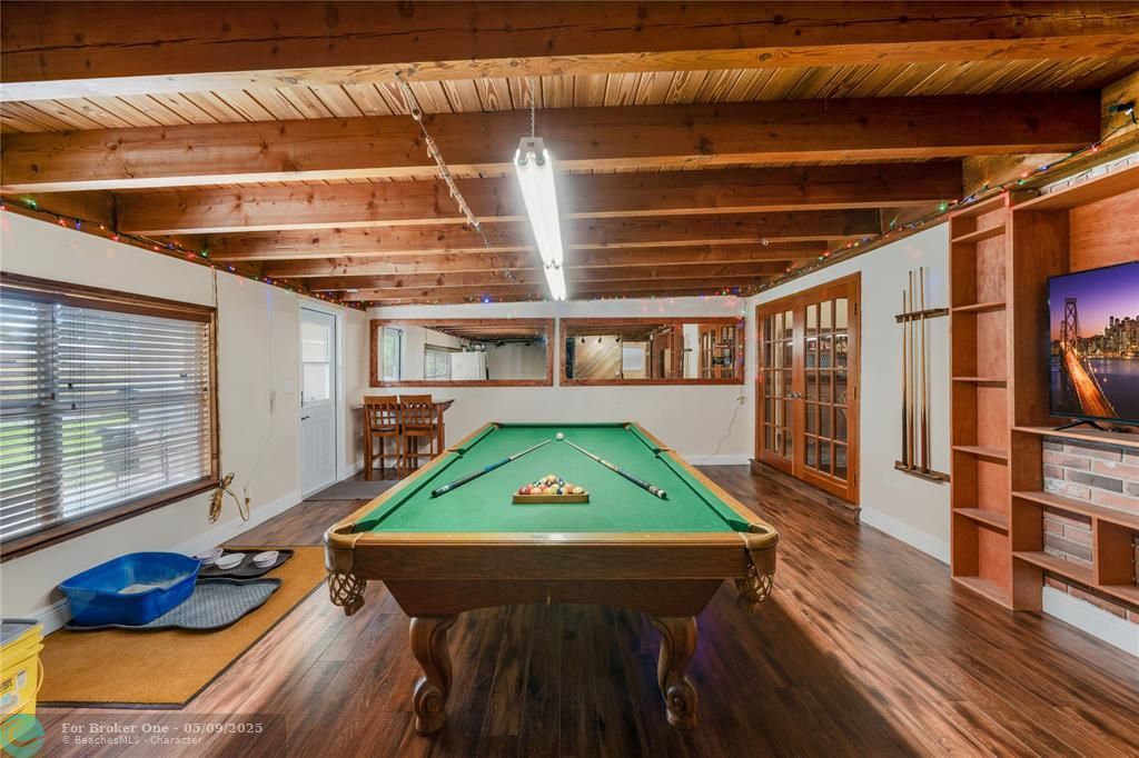 Recently Sold: $699,000 (3 beds, 2 baths, 1953 Square Feet)