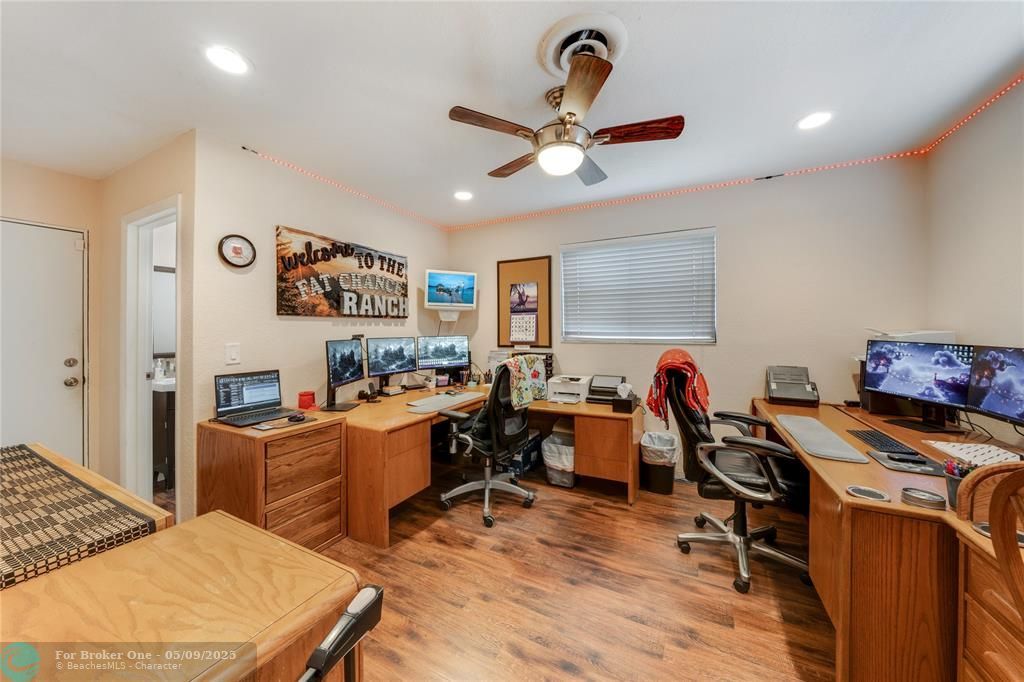 Recently Sold: $699,000 (3 beds, 2 baths, 1953 Square Feet)