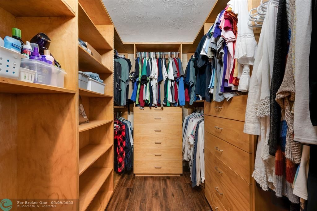 Recently Sold: $699,000 (3 beds, 2 baths, 1953 Square Feet)
