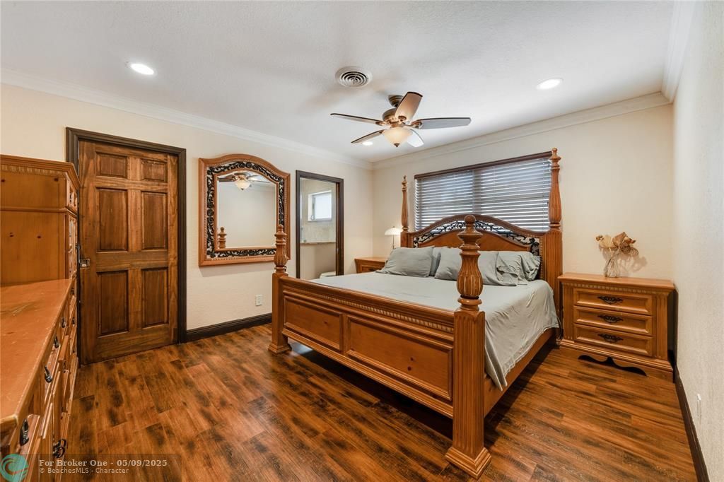 Recently Sold: $699,000 (3 beds, 2 baths, 1953 Square Feet)