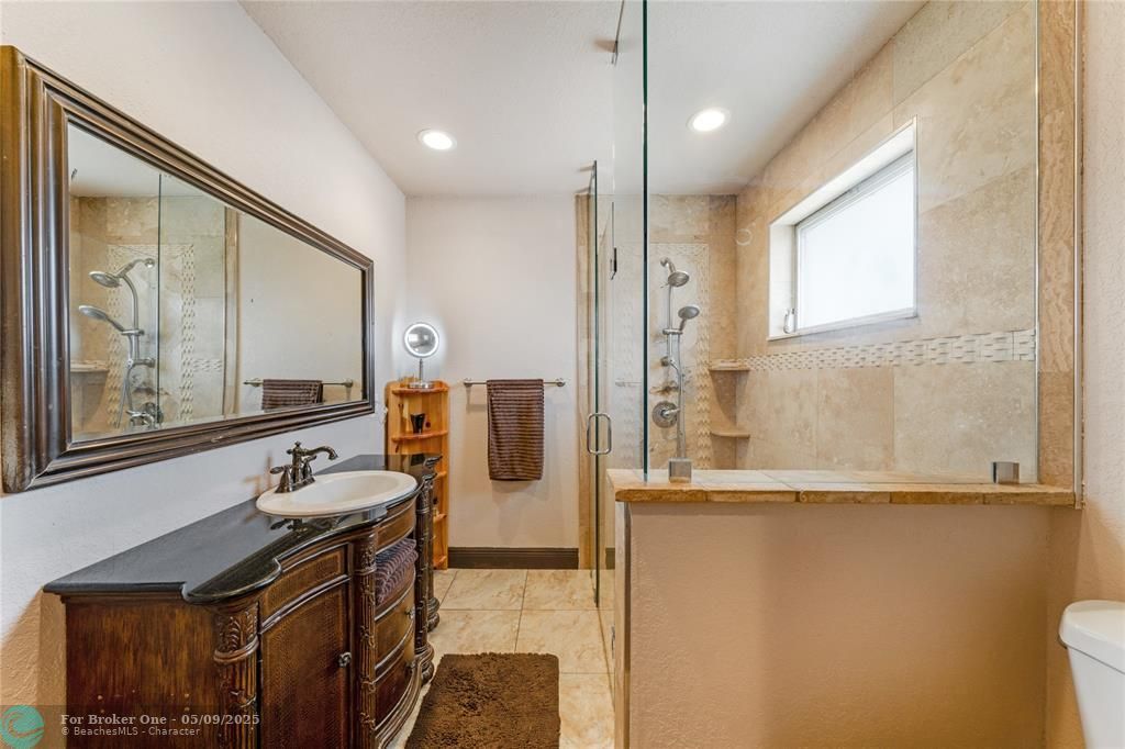 Recently Sold: $699,000 (3 beds, 2 baths, 1953 Square Feet)