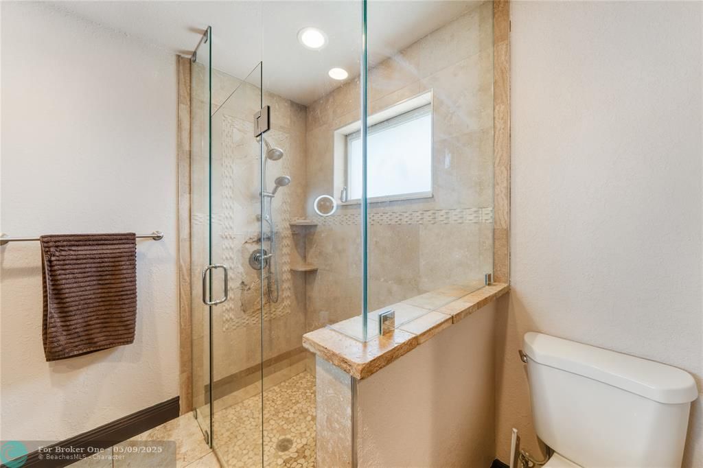 Recently Sold: $699,000 (3 beds, 2 baths, 1953 Square Feet)