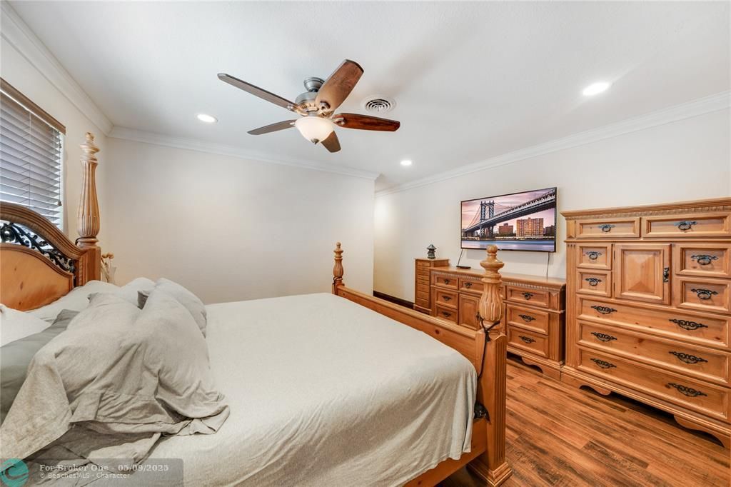 Recently Sold: $699,000 (3 beds, 2 baths, 1953 Square Feet)