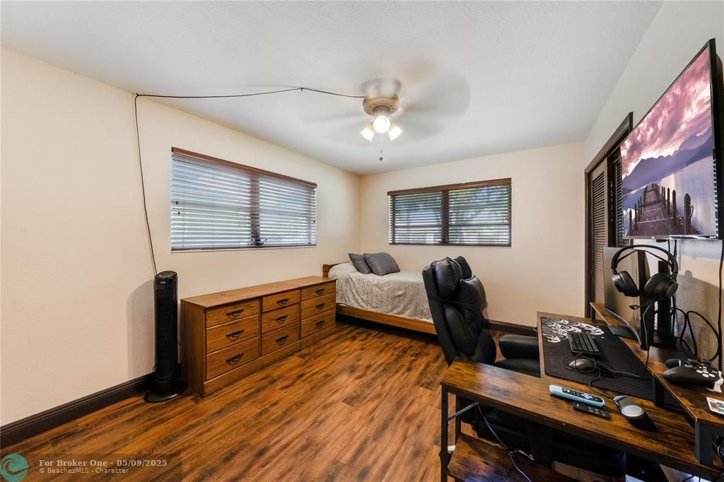 Recently Sold: $699,000 (3 beds, 2 baths, 1953 Square Feet)
