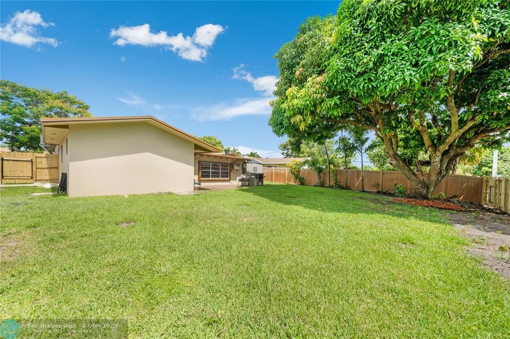 Recently Sold: $699,000 (3 beds, 2 baths, 1953 Square Feet)