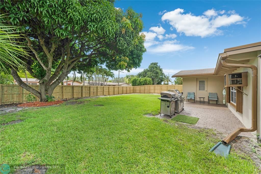 Recently Sold: $699,000 (3 beds, 2 baths, 1953 Square Feet)