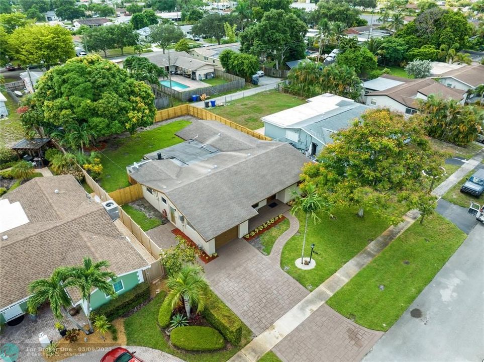 Recently Sold: $699,000 (3 beds, 2 baths, 1953 Square Feet)
