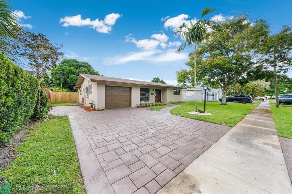 Recently Sold: $699,000 (3 beds, 2 baths, 1953 Square Feet)