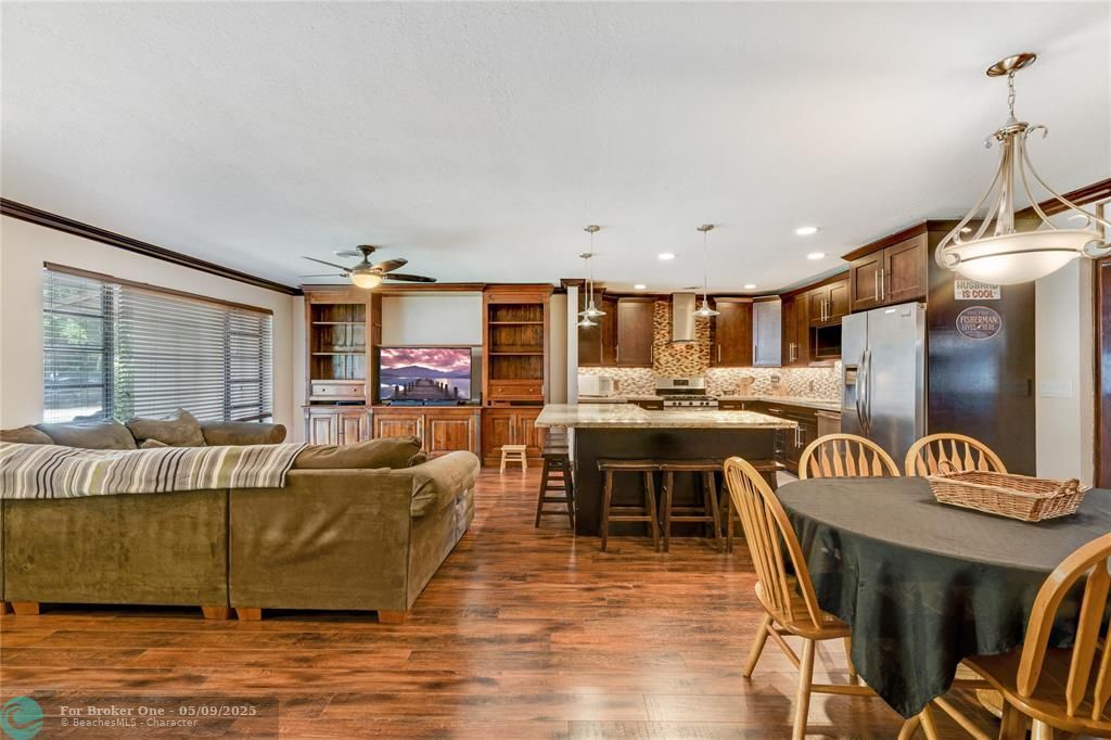 Recently Sold: $699,000 (3 beds, 2 baths, 1953 Square Feet)