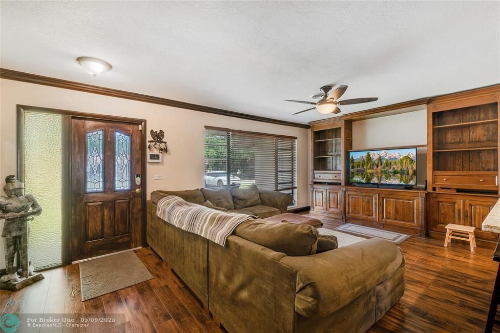 Recently Sold: $699,000 (3 beds, 2 baths, 1953 Square Feet)