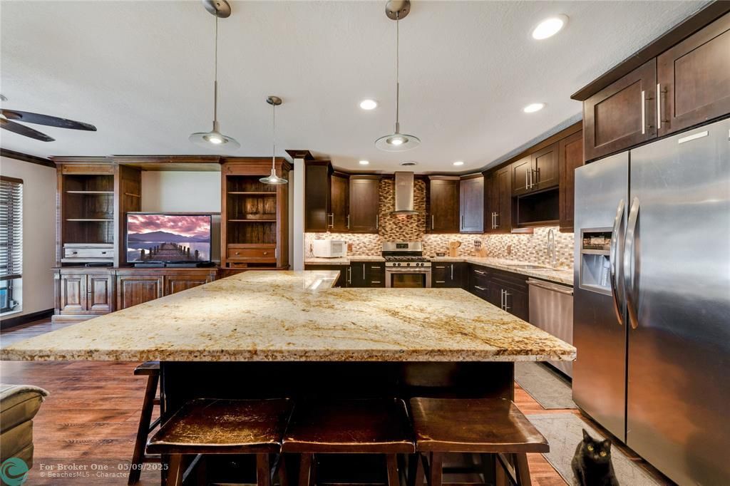 Recently Sold: $699,000 (3 beds, 2 baths, 1953 Square Feet)