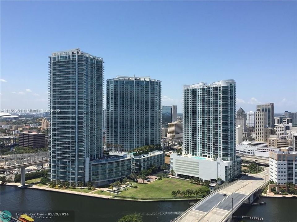 For Sale: $1,099,000 (2 beds, 2 baths, 1265 Square Feet)