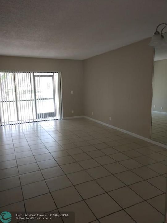 Active With Contract: $2,100 (2 beds, 2 baths, 950 Square Feet)