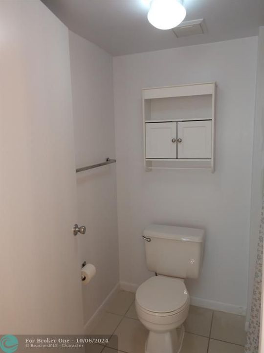 Active With Contract: $2,100 (2 beds, 2 baths, 950 Square Feet)