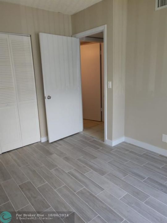 Active With Contract: $2,100 (2 beds, 2 baths, 950 Square Feet)