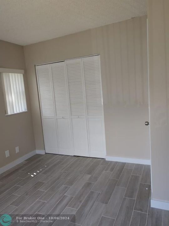 Active With Contract: $2,100 (2 beds, 2 baths, 950 Square Feet)