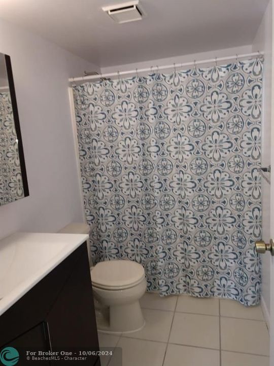 Active With Contract: $2,100 (2 beds, 2 baths, 950 Square Feet)