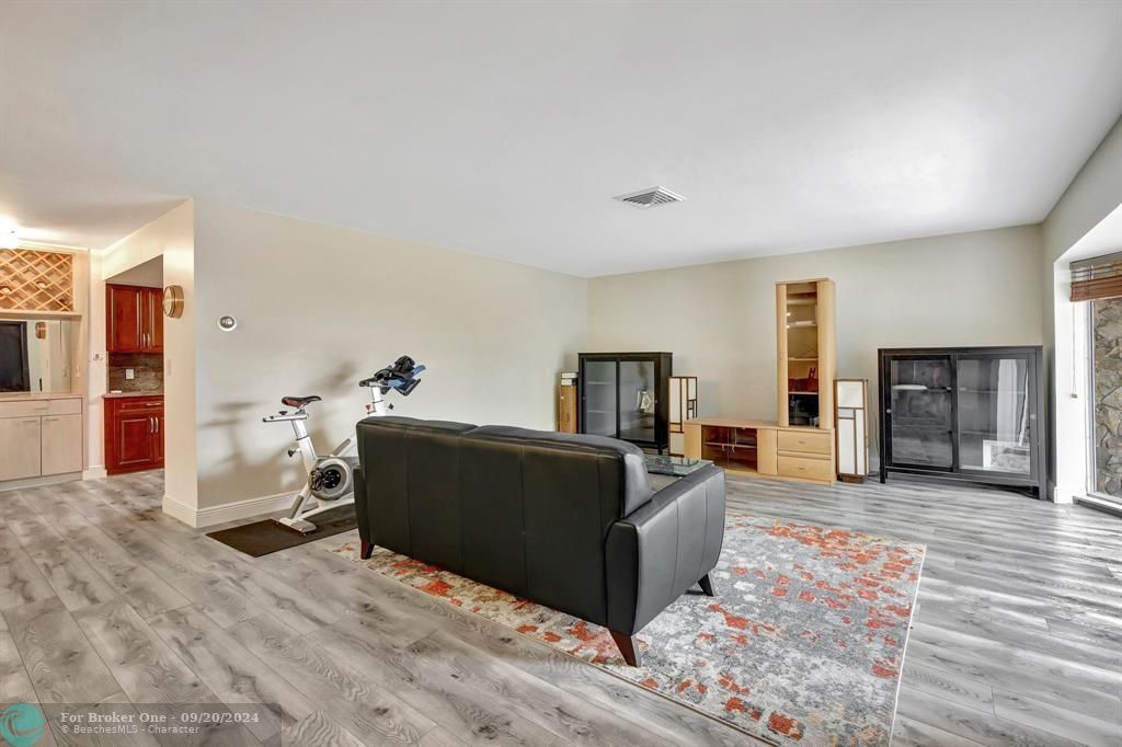 Active With Contract: $707,000 (4 beds, 2 baths, 2298 Square Feet)