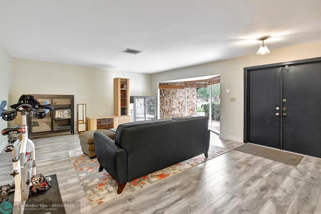 Active With Contract: $707,000 (4 beds, 2 baths, 2298 Square Feet)