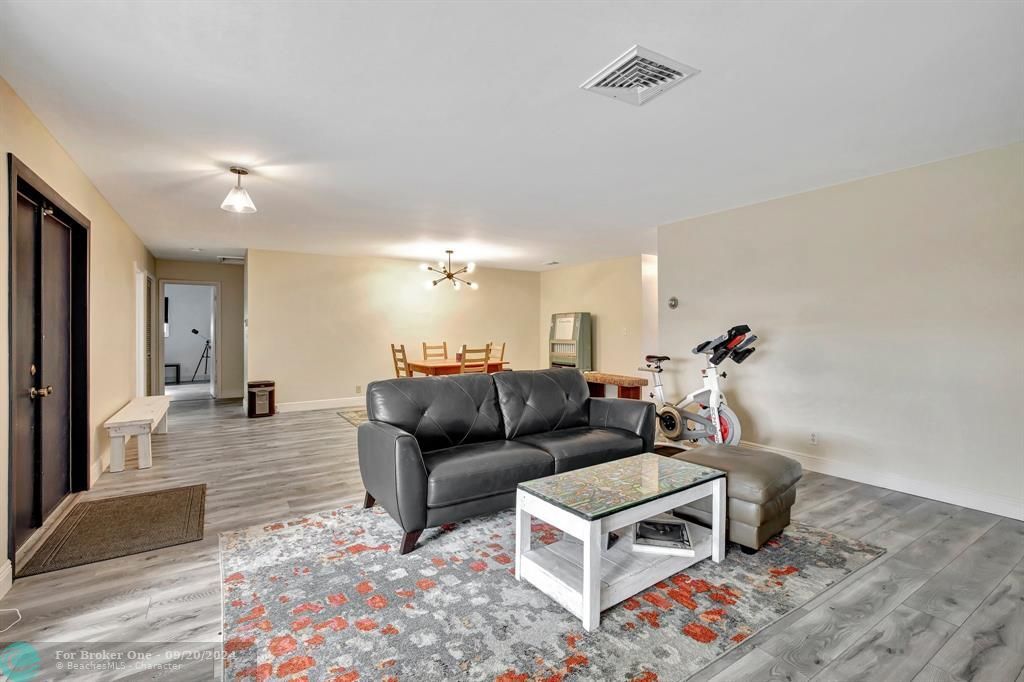 Active With Contract: $707,000 (4 beds, 2 baths, 2298 Square Feet)