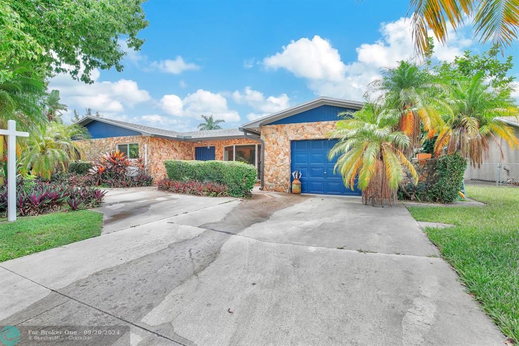 Active With Contract: $707,000 (4 beds, 2 baths, 2298 Square Feet)