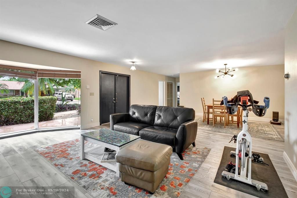 Active With Contract: $707,000 (4 beds, 2 baths, 2298 Square Feet)