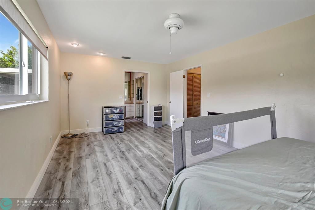 Active With Contract: $707,000 (4 beds, 2 baths, 2298 Square Feet)