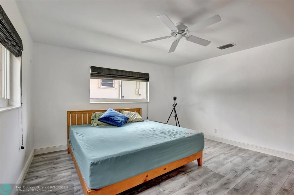 Active With Contract: $707,000 (4 beds, 2 baths, 2298 Square Feet)