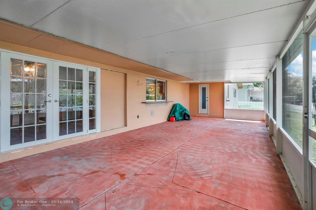 Active With Contract: $707,000 (4 beds, 2 baths, 2298 Square Feet)