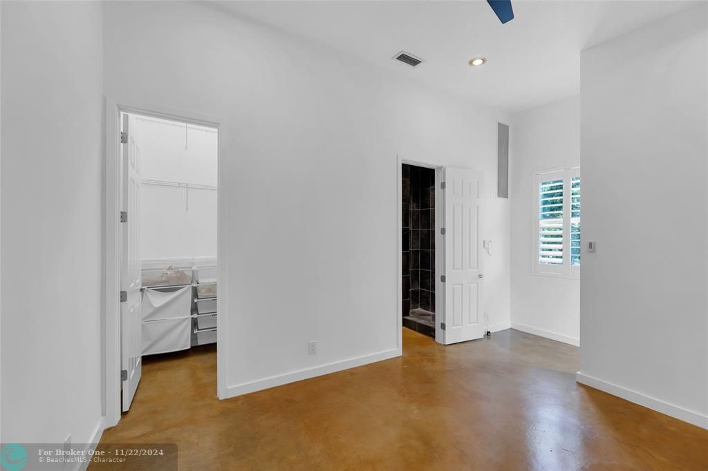 Active With Contract: $585,000 (2 beds, 2 baths, 1386 Square Feet)