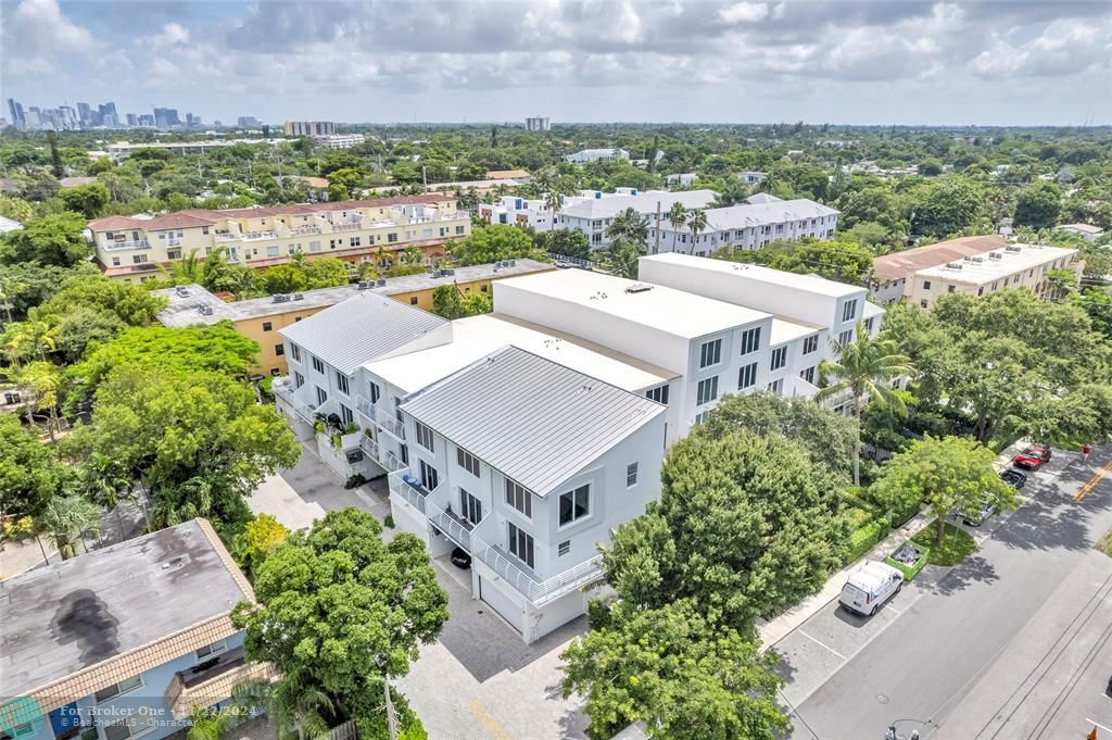 Active With Contract: $585,000 (2 beds, 2 baths, 1386 Square Feet)