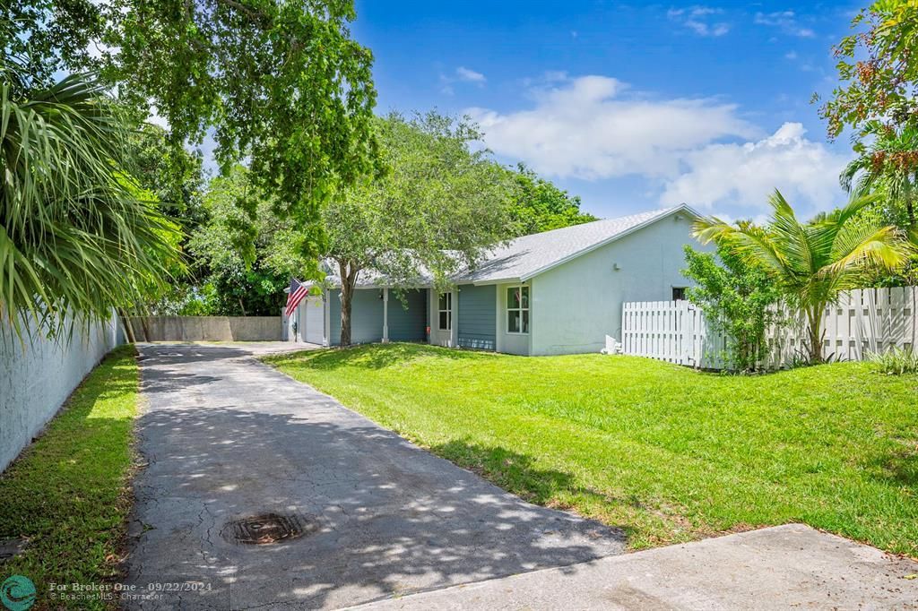 For Sale: $639,995 (3 beds, 2 baths, 1909 Square Feet)