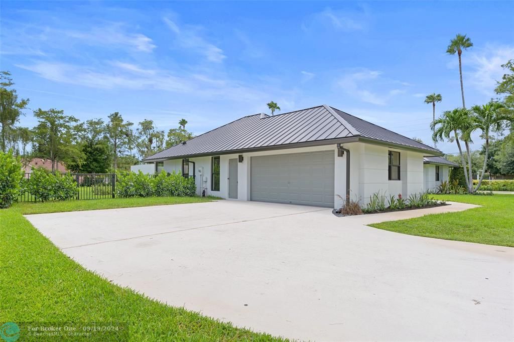 Active With Contract: $998,000 (3 beds, 2 baths, 2295 Square Feet)