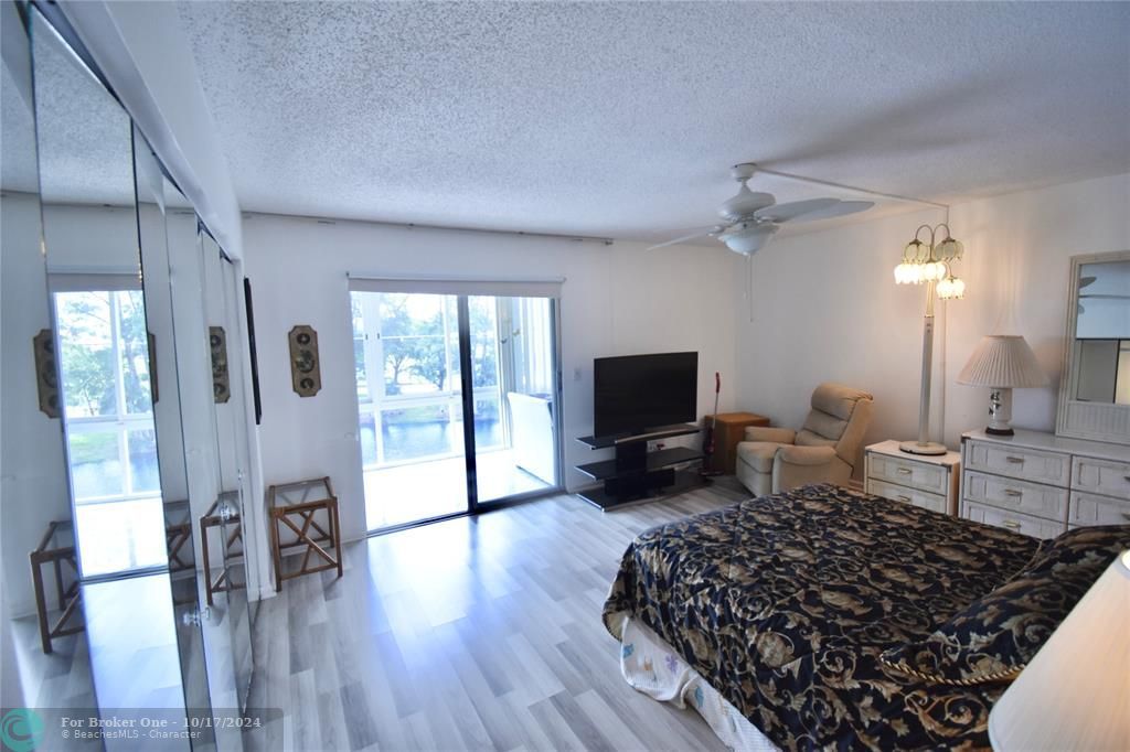 For Sale: $155,000 (1 beds, 1 baths, 700 Square Feet)