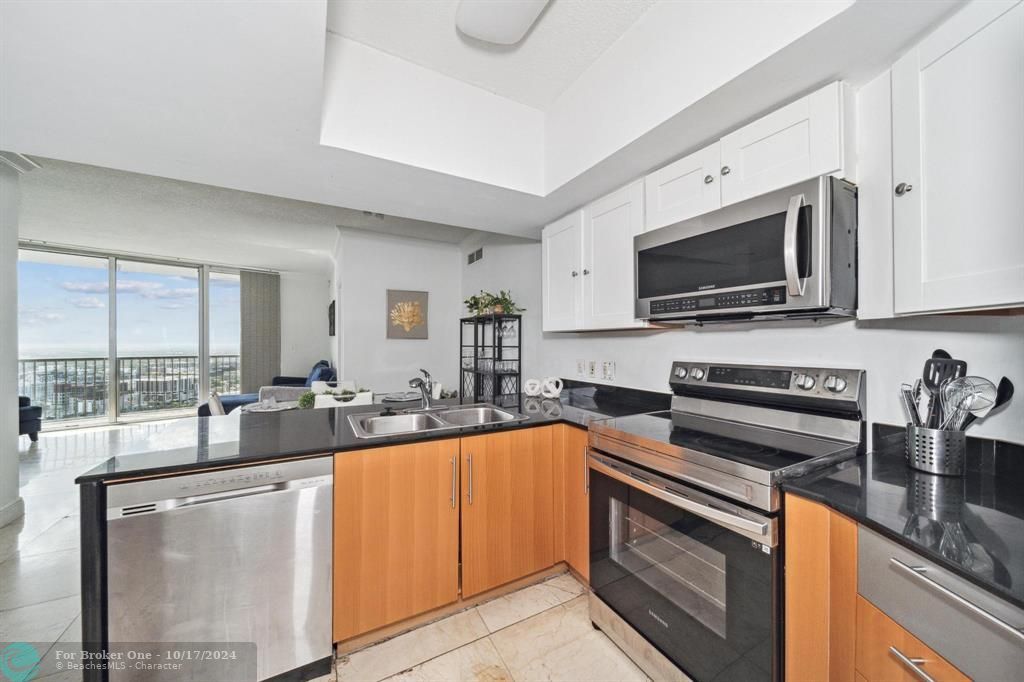 For Sale: $565,000 (2 beds, 2 baths, 1048 Square Feet)