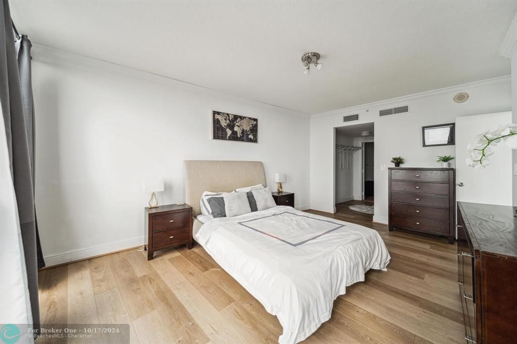 For Sale: $565,000 (2 beds, 2 baths, 1048 Square Feet)