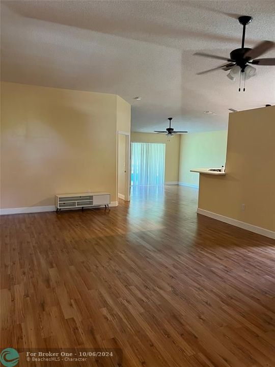 For Rent: $2,300 (3 beds, 2 baths, 1632 Square Feet)