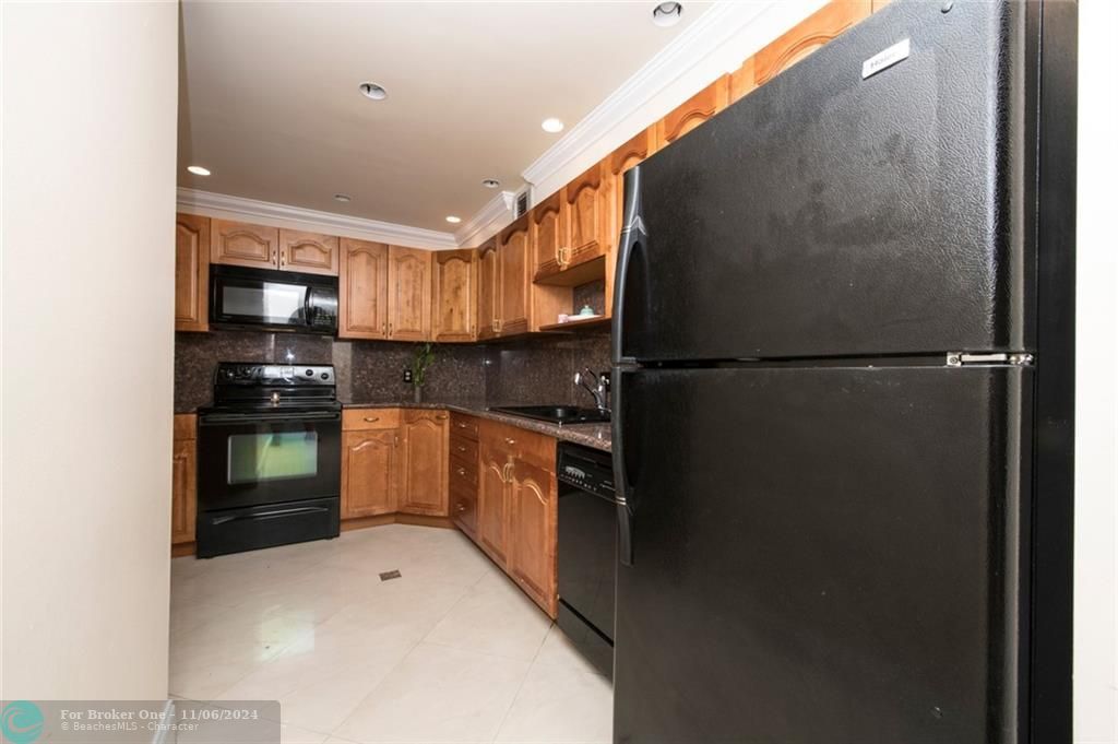 For Rent: $3,000 (2 beds, 2 baths, 1450 Square Feet)