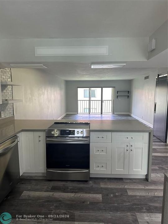 Active With Contract: $2,600 (2 beds, 2 baths, 1225 Square Feet)