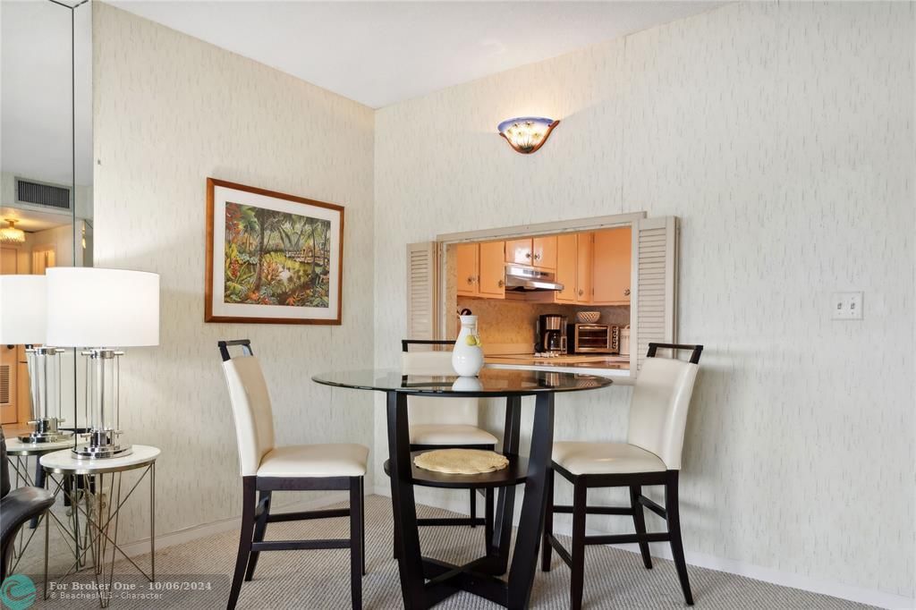 Active With Contract: $1,975 (1 beds, 1 baths, 1000 Square Feet)