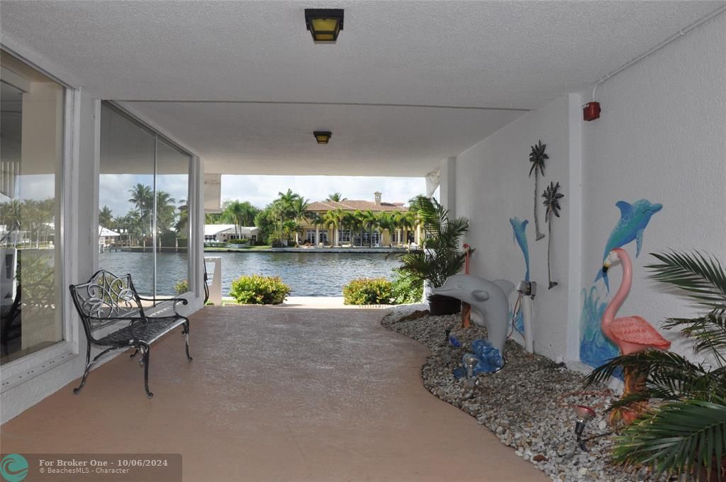 Active With Contract: $1,975 (1 beds, 1 baths, 1000 Square Feet)