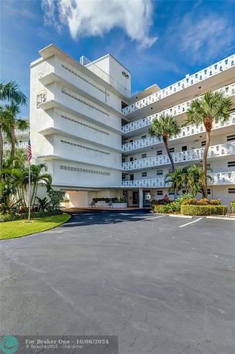 Active With Contract: $1,975 (1 beds, 1 baths, 1000 Square Feet)