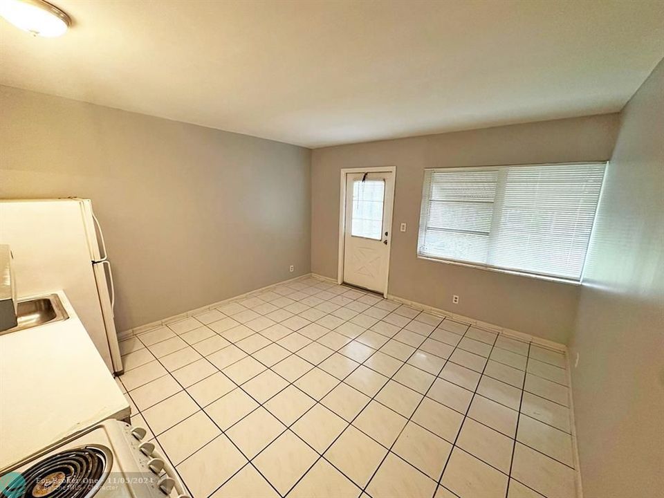 Active With Contract: $1,499 (1 beds, 1 baths, 500 Square Feet)