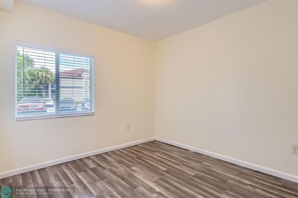 For Rent: $2,000 (3 beds, 2 baths, 999 Square Feet)