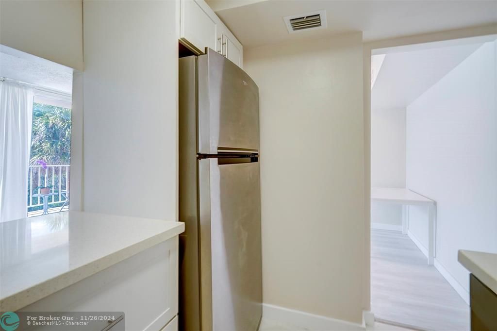 Active With Contract: $314,000 (2 beds, 2 baths, 830 Square Feet)